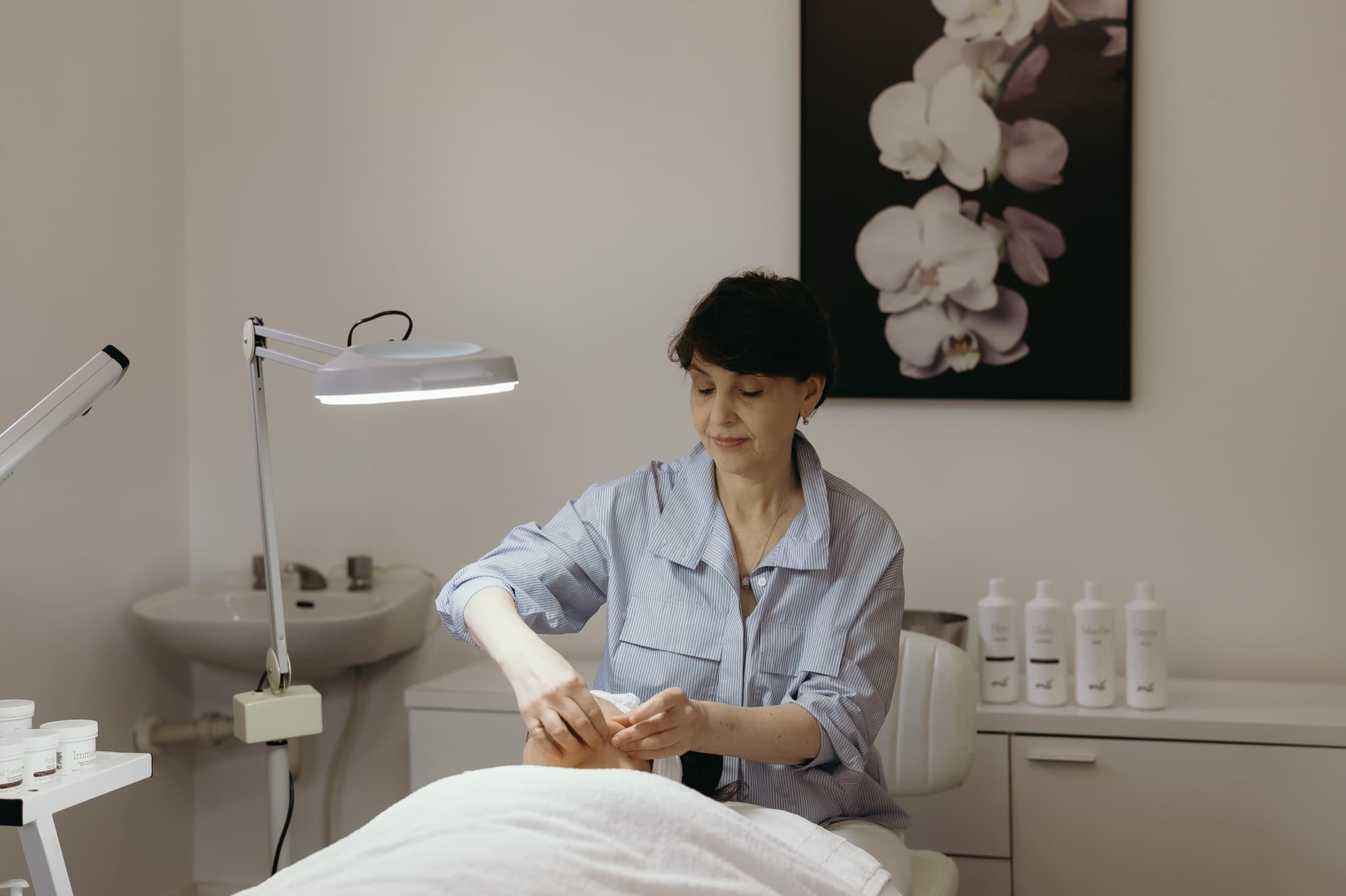 Natasha treating a client at All About Skin in Double Bay